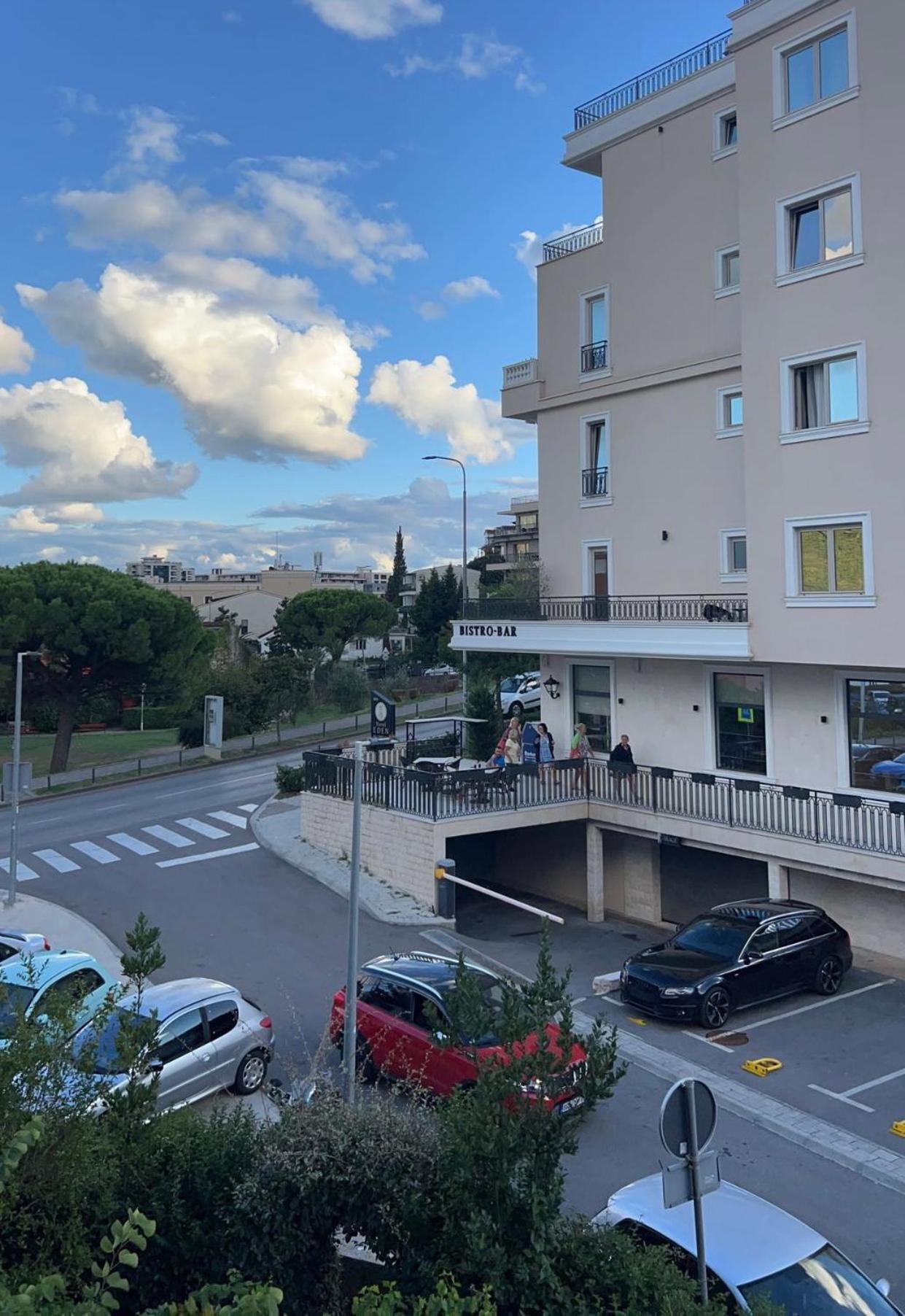 Mixage Lägenhet Budva